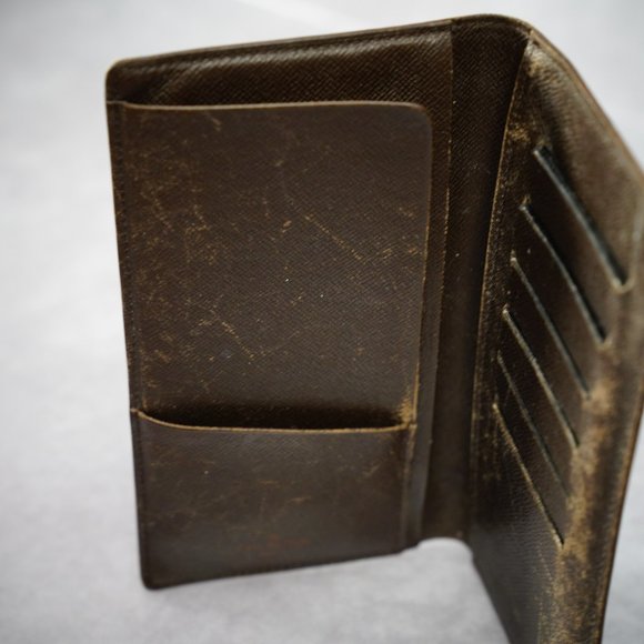 Louis Vuitton Damier Wallet - Picture 5 of 9